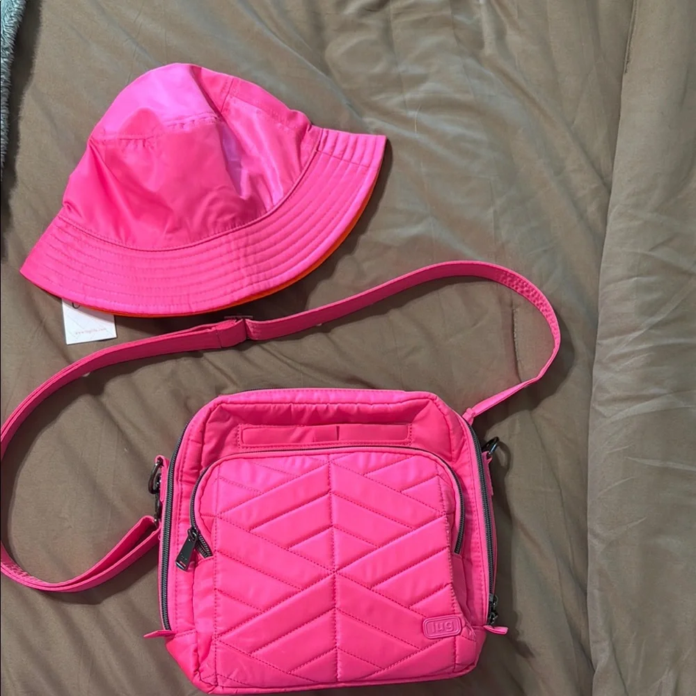 Lug Magenta Ranger 2 with matching bucket hat - Picture 1 of 7